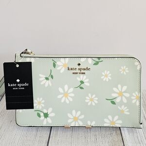 NWT Kate Spade Lucy Day Tripper Daisy Medium L-Zip Wristlet
